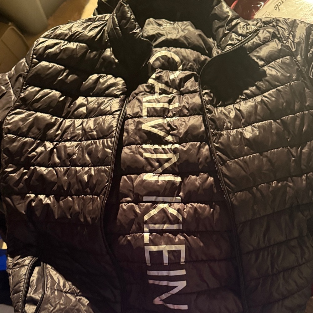 Calvin Klein Men's Black Puffer Jacket no hood
